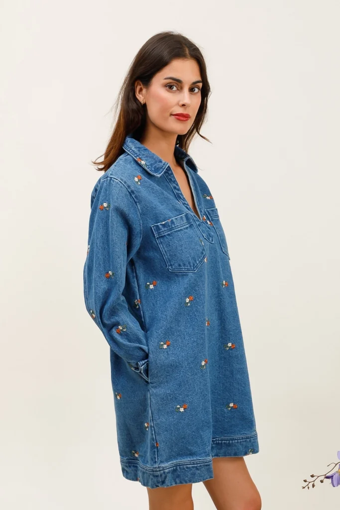 Denimjurk met bloemenborduurwerk