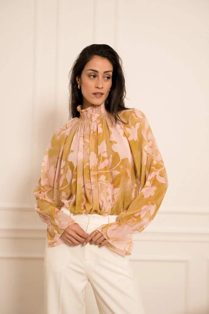 Gele elegante luchtige blouse met lange mouwen en bloemen dames JUVIQ
