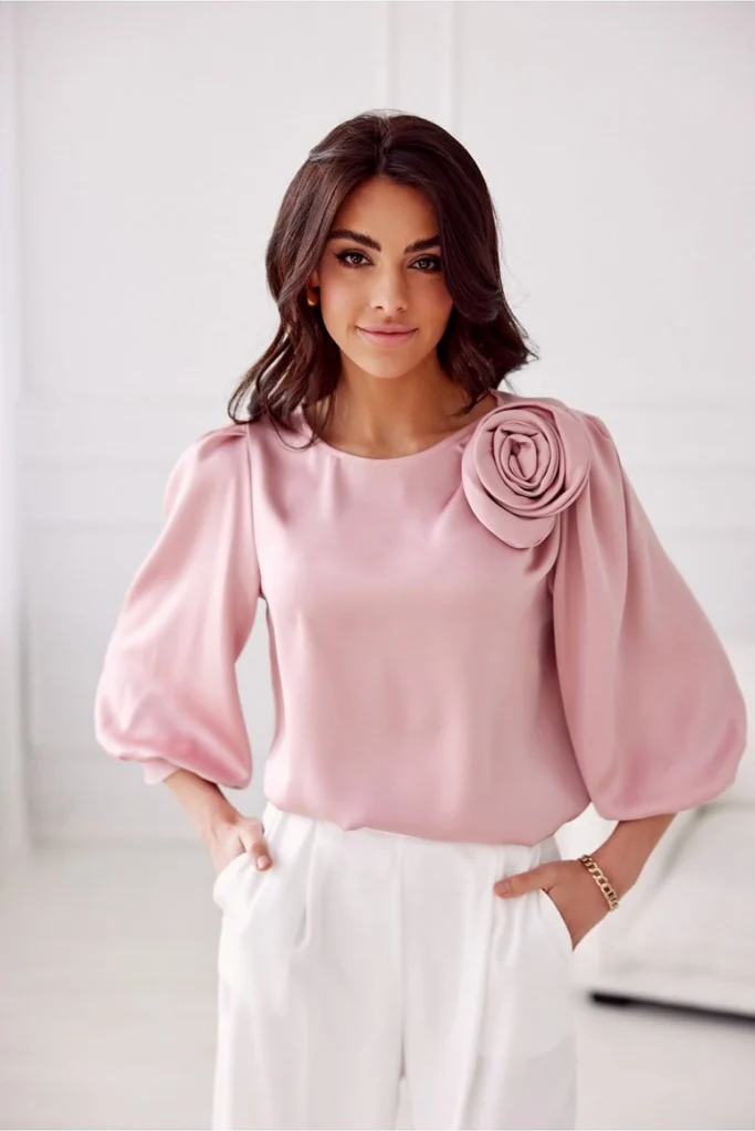 Roze elegante blouse met lange mouwen en bloem dames JUVIQ