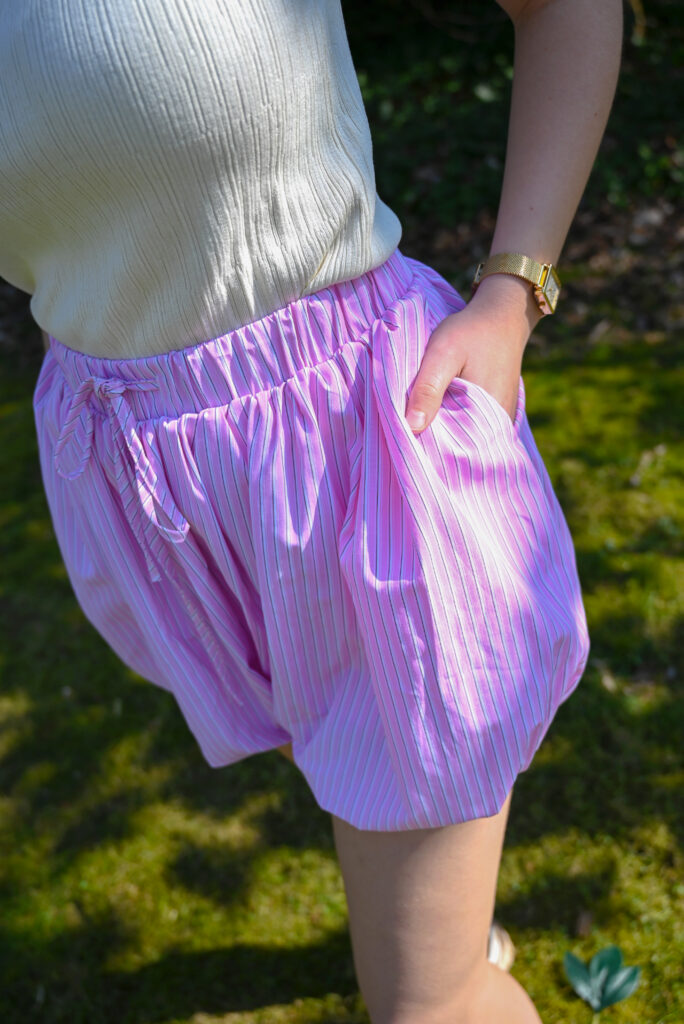 Roze balloon short streepjes dames JUVIQ