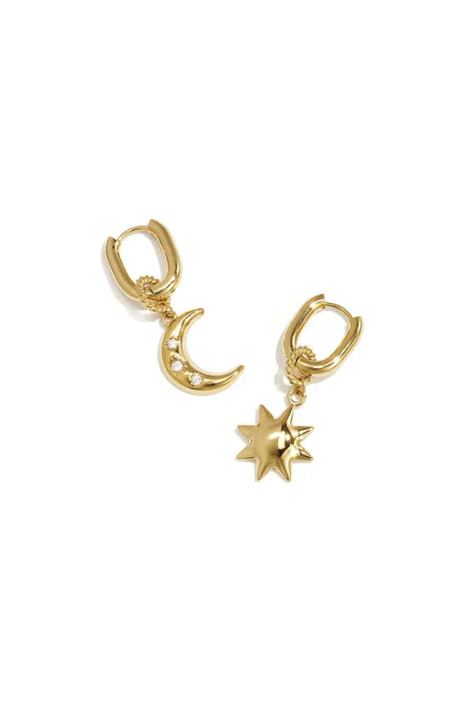Squoval oorbellen met maan en ster (goud)